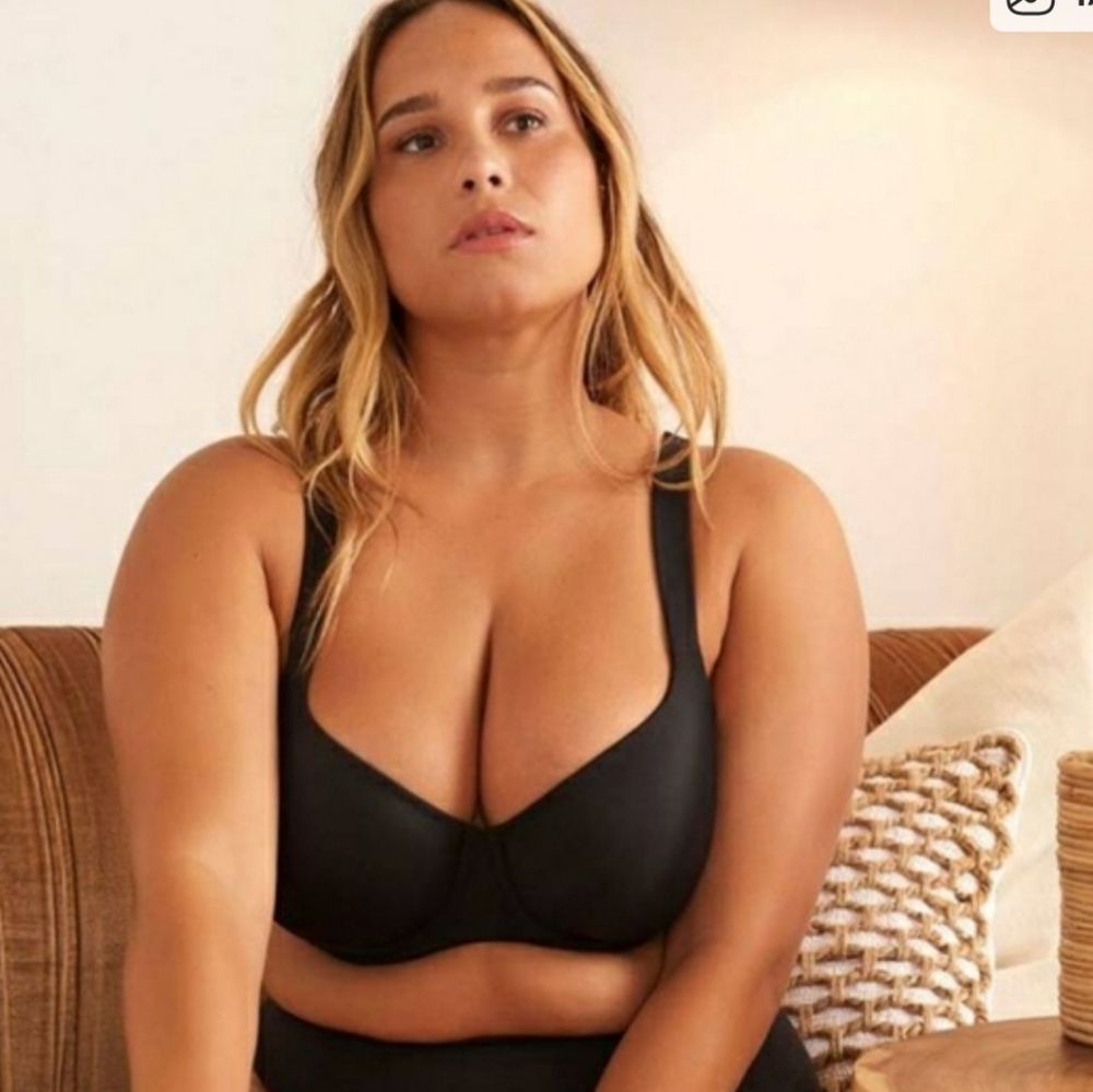Elegant Black Full-Coverage Bra